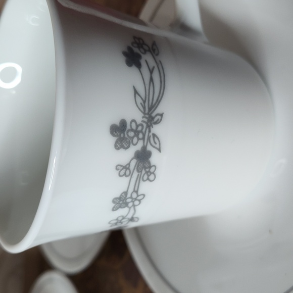 Set of 4 Corelle Corning Ware Cups and Saucers Ribbon Bouquet Pattern - Picture 2 of 7